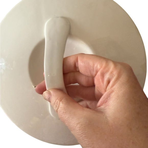 Savinio White Casserole Dish with Lid. - Picture 7 of 12